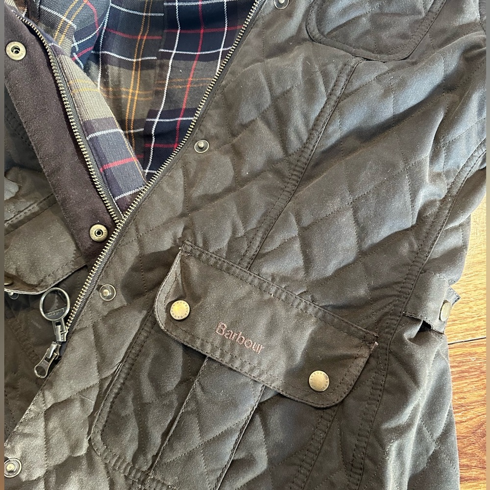 Authentic Barbour women’s waxed jacket with the original Barbour Tartan. - Picture 2 of 5